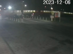 Момент столкновения электрички и авто в Краснодарском крае попал на видео