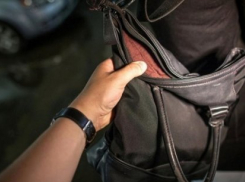  Двое подростков в Кропоткине напали на женщину в темном переулке 