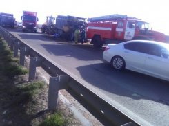  В страшной аварии под Краснодаром столкнулись две фуры 