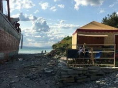 Рядом с севшим на мель сухогрузом Rio под Геленджиком открылось кафе