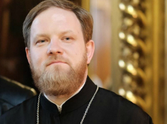 Пресс-секретарю патриарха Кирилла не дали взять жену на отдых в Геленджик в аэропорту