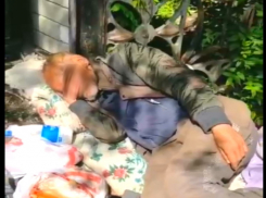 После публикаций в СМИ живущего на улице старика в Сочи определили в ночлежку