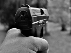 В Краснодаре возле КубГАУ мужчина открыл стрельбу из пистолета