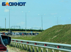 Перекрытие Крымского моста стало причиной 4-километровой пробки