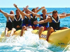 Трое сочинцев организовали незаконную услугу по катанию на «банане» и поплатились