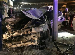 Неравнодушные краснодарцы спасли парня, попавшего в жуткое ДТП 