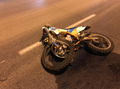 На видеорегистратор грузовика попал момент смертельного ДТП с мотоциклистом на Кубани