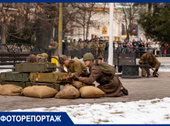 Бои в центре города с водружением знамени Победы: фото и видео реконструкции к 80-летию освобождения Краснодара