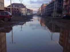  Власти Краснодара не собираются ремонтировать дороги в поселке Российском 