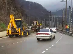 В Туапсинском районе на трассу сошёл оползень