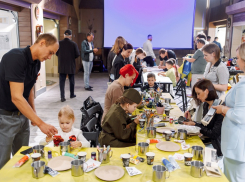 Станция «Победа» и ретромашины: в Краснодаре с душой и песнями отметили 9 Мая 