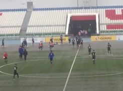 Футболисты «Краснодара» уплыли со стадиона в Уфе, который затопило дождем