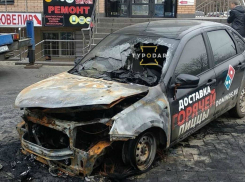 Неизвестный сжег машину доставки пиццы в Краснодаре