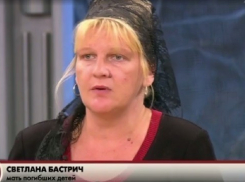 Мать сгоревших детей в Холмской осталась на свободе