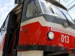 В Краснодаре столкнулись трамвай и две иномарки 