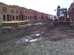 Свадьбы в «Малиновке» не будет: Коттеджный поселок в Краснодаре не могут достроить 3 года