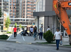 «DOGMA несет ответственность»: полиция проводит рейды в гетто мигрантов ЖК «Самолёт» Краснодара