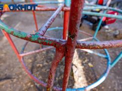 «Позор для центра города»: в Краснодаре 40 лет не могут привести в порядок детскую площадку