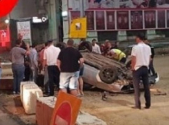 В Краснодаре машина перевернулась на крышу