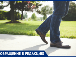 «Люди терпят неудобства», - краснодарец жалуется на сужение тротуара из-за парковки