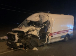 Пенсионерка погибла в аварии скорой и грузовика при госпитализации после наезда трактора