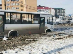 «Вопросами дорог занимаются коллеги из Дептранса», – депутат Гордумы Краснодара ответил на критику жителей поселка Российского 