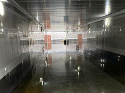 В Краснодаре подземный переход превратился в реку из-за дождя