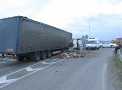 В Кущевском районе в ДТП с грузовиком погиб человек