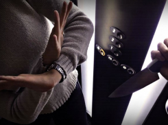 Краснодарку ограбили в лифте многоэтажного дома