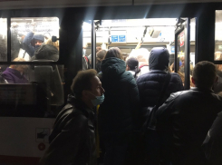 Пробки в десять баллов: в Краснодаре в час пик переполнены трамваи