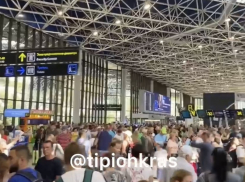 Туристы застряли в аэропорту Сочи из-за хакерской атаки на систему бронирования
