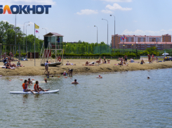 Ближайший к Краснодару пляж закрыли для купания из-за жары и водорослей