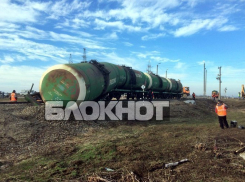 «Блокнот Краснодар» публикует первые фото с места столкновения поезда с КамАзом