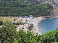  Пьяный приезжий чуть не утонул во время купания в шторм в Новороссийске 