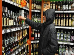  Пьяный мужчина в Краснодаре взял в магазине бутылку коньяка и убежал 