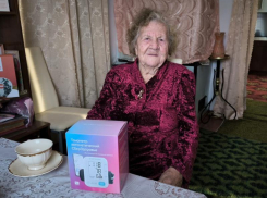 «Я не могу вас назвать пожилыми»: депутат Андрей Анашкин поздравил активистов округа с праздником 