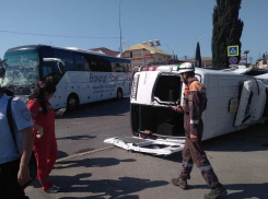 В Краснодар доставили пострадавших в столкновении туристических автобусов