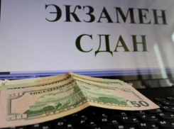 В Сочи замдиректора автошколы поймали на требовании взятки от девушки