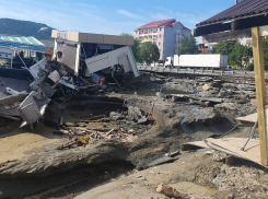 В Сочи 300 пострадавших от наводнения получат до 100 тысяч рублей 