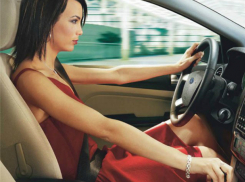 Ехавшую по «встречке» в Сочи девушку разыскивает полиция, чтобы серьезно наказать