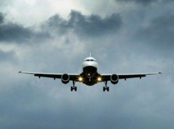 Из-за сильного ветра самолет с командой «Формулы-1» экстренно посадили в Минводы