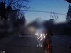 15-летний подросток с «оружием» рассекал на питбайке по Краснодару