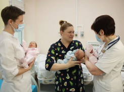 Мальчик и две девочки: в Краснодаре родилась первая тройня в этом году 