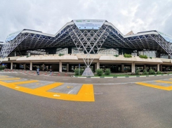 В 5 раз дороже, чем в Москве: Аэропорт Сочи в центре скандала из-за парковки