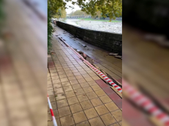 В Сочи ввели локальный режим ЧС из-за обрушения набережной реки Хосты