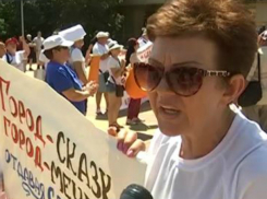 Обманутые дольщики потребовали на митинге отставки мэра Геленджика