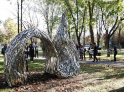  Необычную скульптуру открыли в Краснодаре 