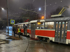 В Краснодаре сошёл с рельсов трамвай