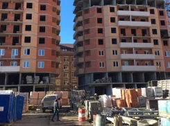 В Краснодаре застройщик прячется от полиции и жителей