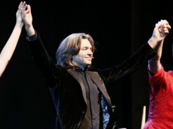 Краснодар для меня особенный город, - Дмитрий Маликов сделал подарок кубанским детям